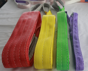 Flat lifting strap